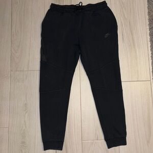 Nike tech Men's Dark Joggers